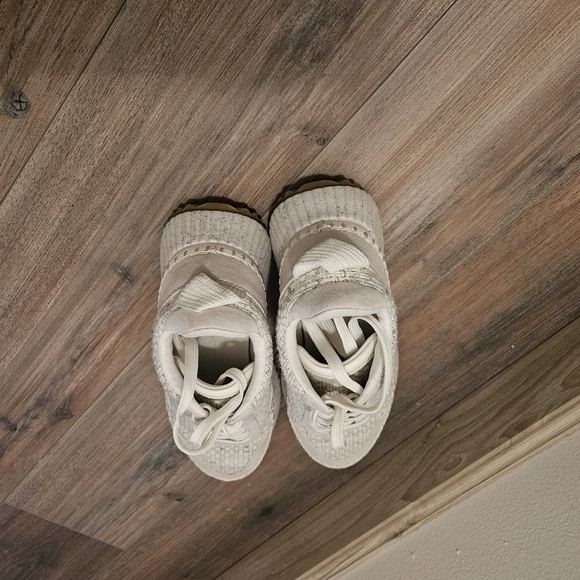 Universal Thread Cream Sneakers - Picture 5 of 5